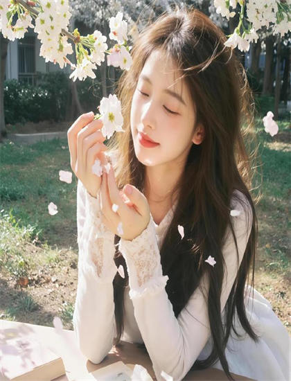 文化研究：粉色内衣的女儿朋友如何展现的情感表达与人性探索 揭示电影的文化价值与意义